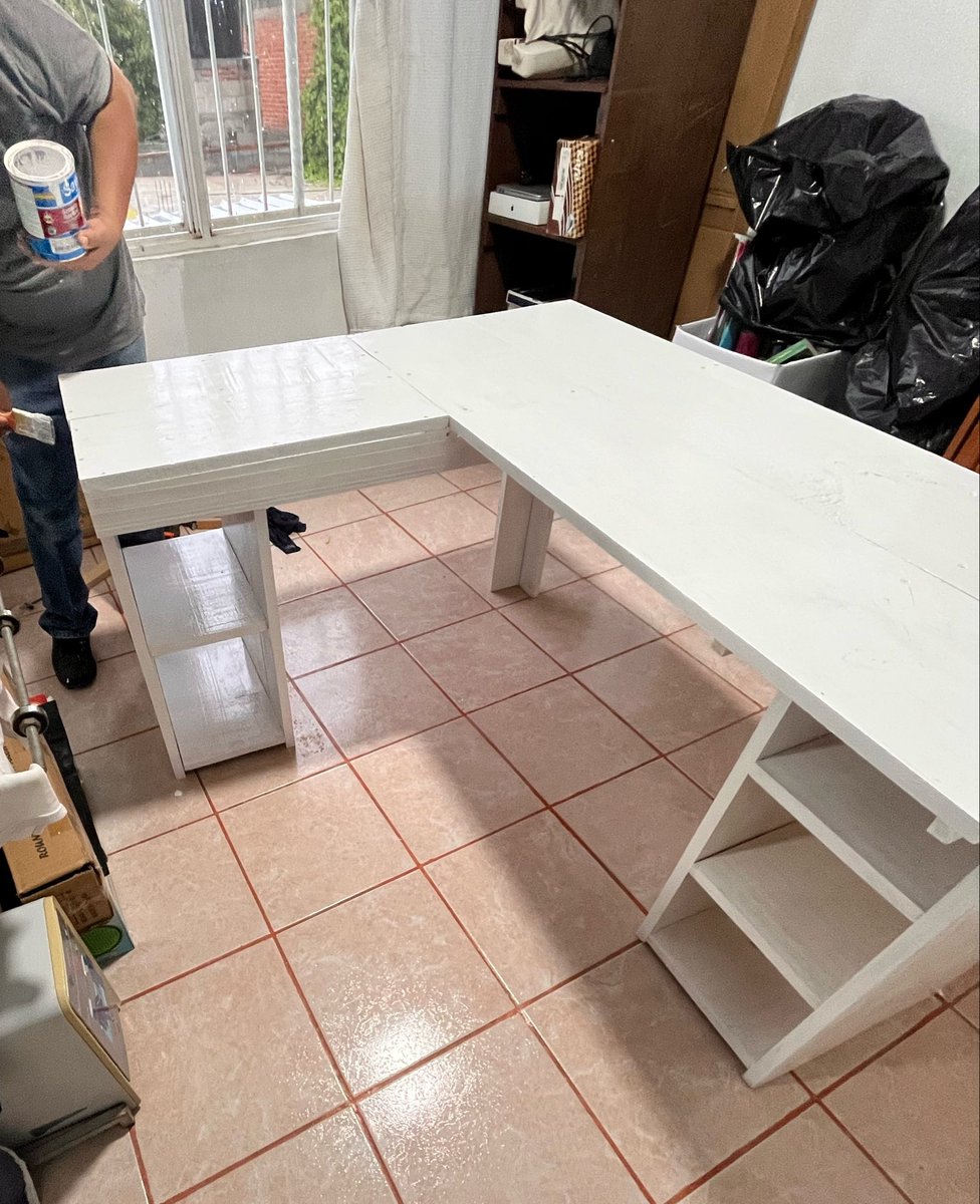 solo_natt's tweet photo. Netota no espero menos, porque le dije a mi papá que quería un escritorio y a la semana siguiente él ya lo había hecho. ❤️ https://t.co/PQ7S6nMsIT
