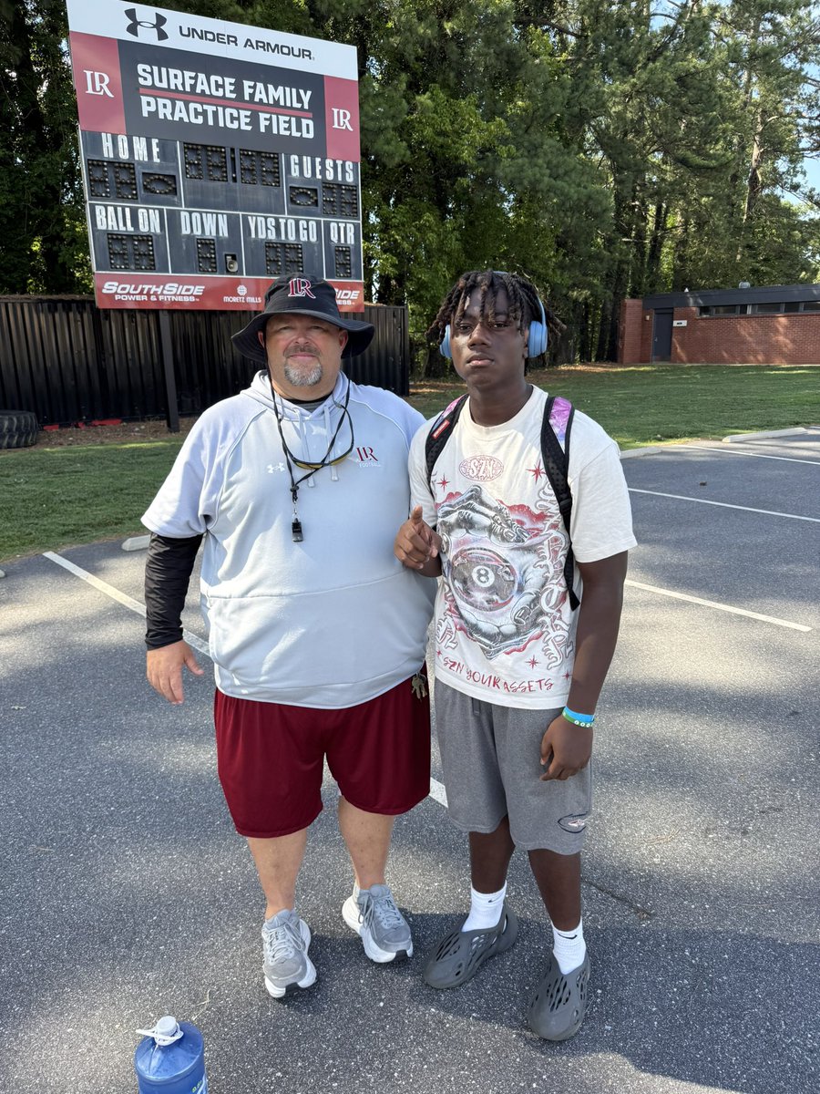 eric9coleman's tweet photo. It was a honor to learn and improve today with this staff. Truly grateful for the experience and getting coached up. @Jhilly79 @CoachJLord1 @Coach__Sides @Coach_Medici @HawkMgmt @LRbears https://t.co/I3mU7WvvbQ