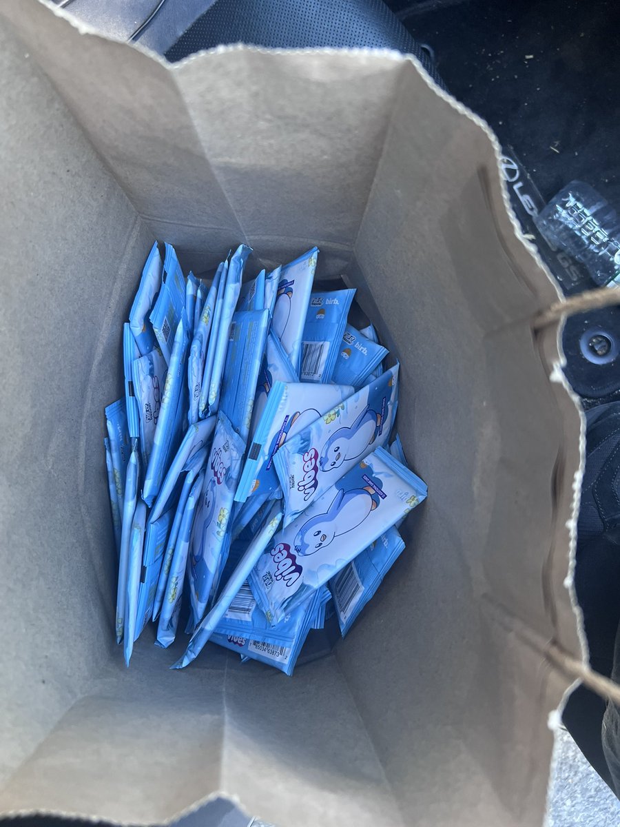 PudgyPulls's tweet photo. Chasing after the gold foil promo @Target got tiring, stopped by @DICKS to get @veefriends Topps chrome 2026 https://t.co/gUCTJzYnxB