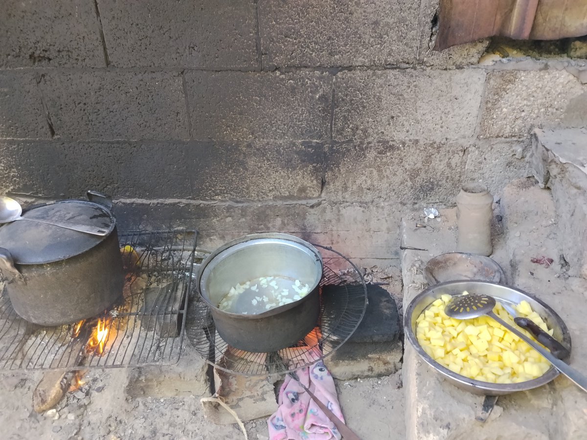 so69415's tweet photo. 🚨 URGENT APPEAL 🚨
My family and I facing critical conditions. We urgently need help fo r survival.
Please hear our voice, share, and help us reach those who can save us. Time is running out. 🙏💔
We are burning our own clothes just to cook because we have no gas https://t.co/5e90Au3Tu5
