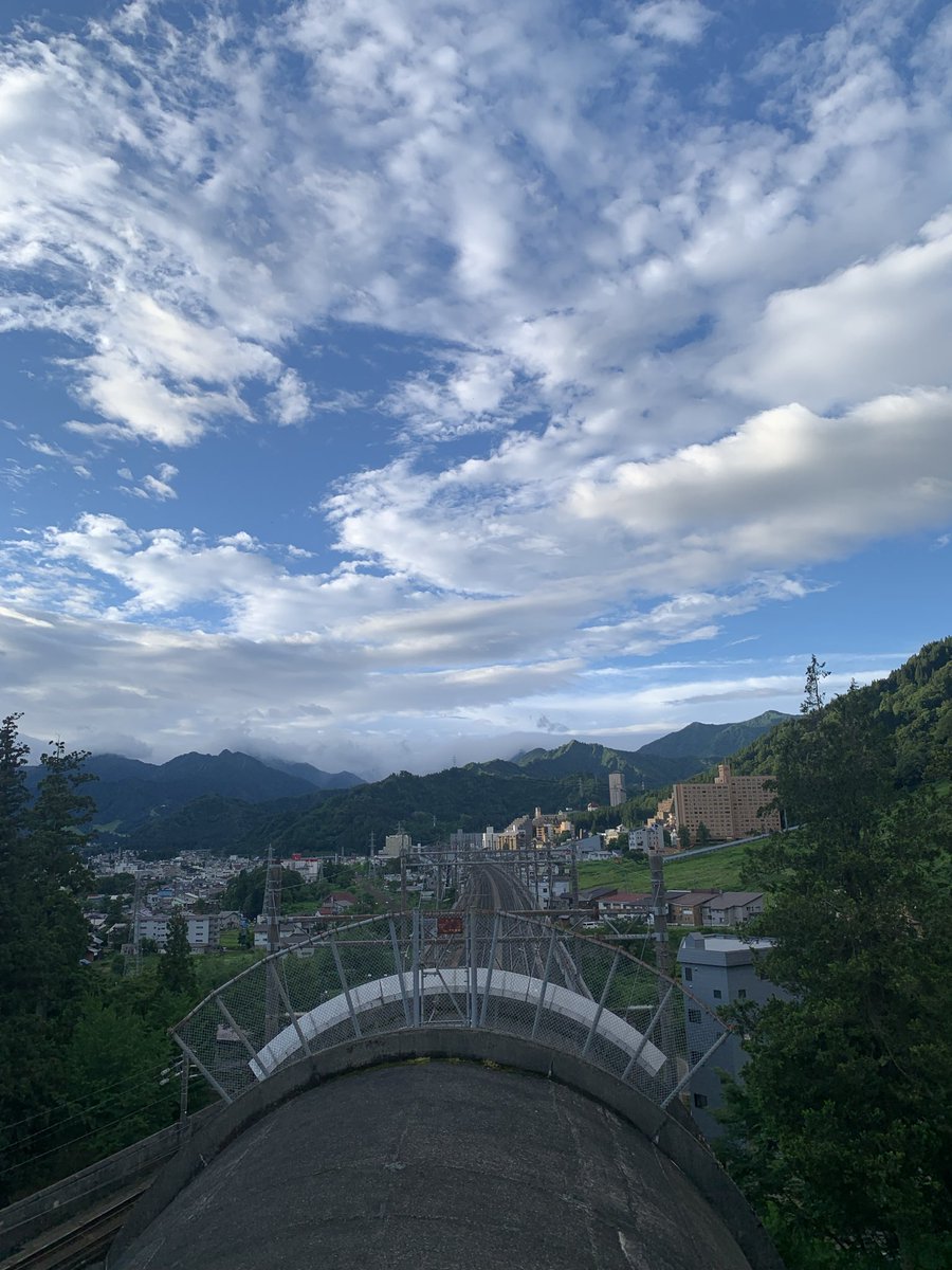 FB1lLbRpiiUlpyZ's tweet photo. 越後湯沢では珍しい
早朝日帰り入浴でぽかぽか♨️

サウナはやってませんが
内湯・ぬる湯（露天風呂）・水風呂
のトリプル交互浴で大昇天

#温泉
#湯沢温泉
#温冷交互浴 https://t.co/caorPuXZLK