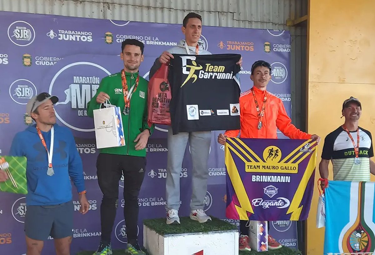 DesdeacaInfo's tweet photo. DEPORTES | Los atletas morterenses Jimena Cravero y Emanuel Asselborn se quedaron con las clasificaciones generales de los 10 kilómetros en el Maratón San Juan Bautista de Brinkmann, que reunió a unos 160 corredores de distintas localidades de la región. https://t.co/vMrq3trxWv https://t.co/5JdJyjvDTD