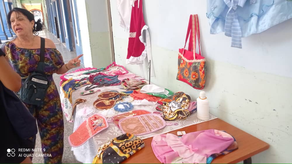 Michelk_P's tweet photo. Actividad Comunitaria en Consejo  Pueblo Nuevo  en Oquendo y Carlos III unidos  El Consejo Nacional de Casa de Cultura,  Fondo de Bienes Culturales , La Empresa Romeu y las Direcciones Municipal con su talento  local de La Casa de Cult. Joseito Fernández #LaHabanaDeTodos https://t.co/zpjE33q2ad