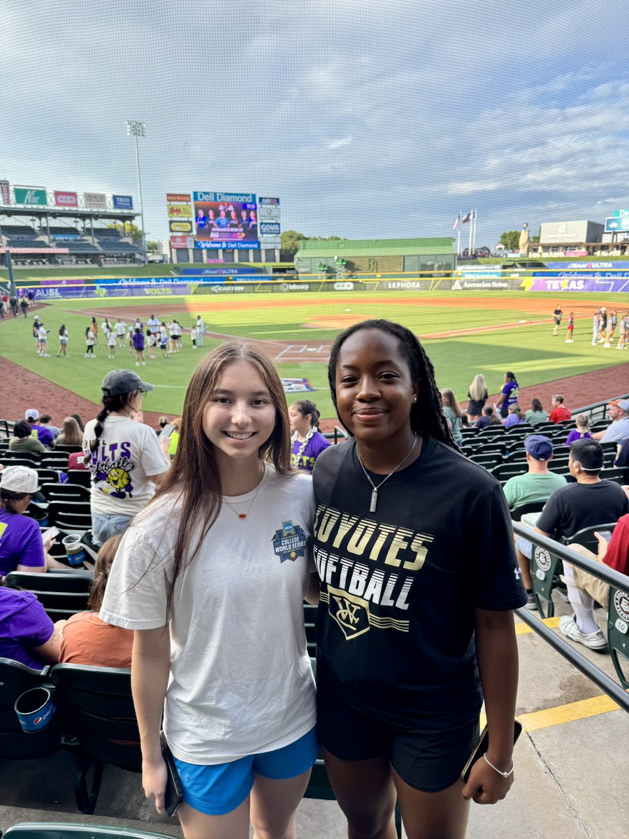 NLeong5's tweet photo. AUSL 💜🥎 
Volts vs Talons 
@LLeong2027 https://t.co/PPB9Nu0L6m
