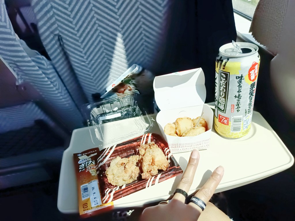 hs_aokun's tweet photo. おでけけ🚃🍺🎤💿️🍴 https://t.co/JK2bKrKKOt