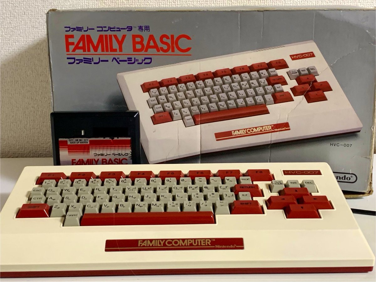 KAZTENDO2's tweet photo. FC「ファミリーベーシック」42周年ですね。BASICを基としたプログラムを打ち込んで、ゲームを作って遊ぶことができます。色々な雑誌でプログラムが紹介されました。他にも計算、音楽作成演奏、メモ、占い機能が付いてます。当時はプログラムがサッパリ意味不明で、文字がゲームになるのが不思議でした https://t.co/679FSmCCKn