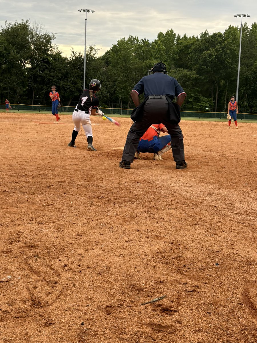 Cardscheek's tweet photo. Won the third pool game today 15-5!! The bats were on fire! 🔥 First bracket game 9am tomorrow at Cherry Park!! ❤️🥎🖤 https://t.co/nDy7LefwX4