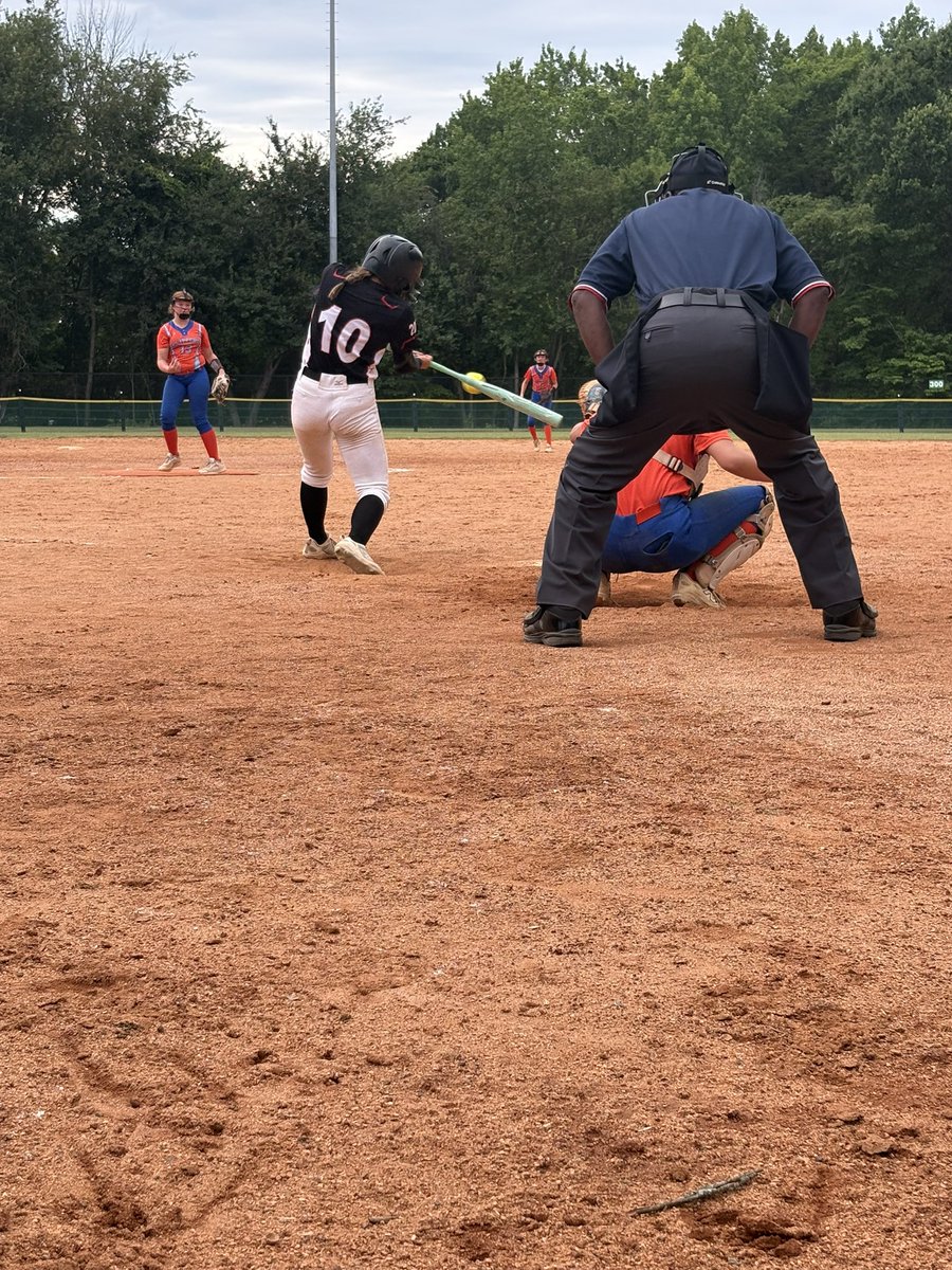 Cardscheek's tweet photo. Won the third pool game today 15-5!! The bats were on fire! 🔥 First bracket game 9am tomorrow at Cherry Park!! ❤️🥎🖤 https://t.co/nDy7LefwX4