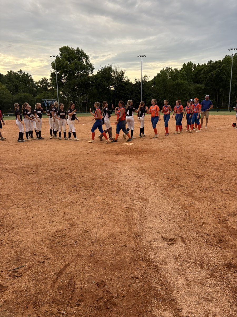 Cardscheek's tweet photo. Won the third pool game today 15-5!! The bats were on fire! 🔥 First bracket game 9am tomorrow at Cherry Park!! ❤️🥎🖤 https://t.co/nDy7LefwX4