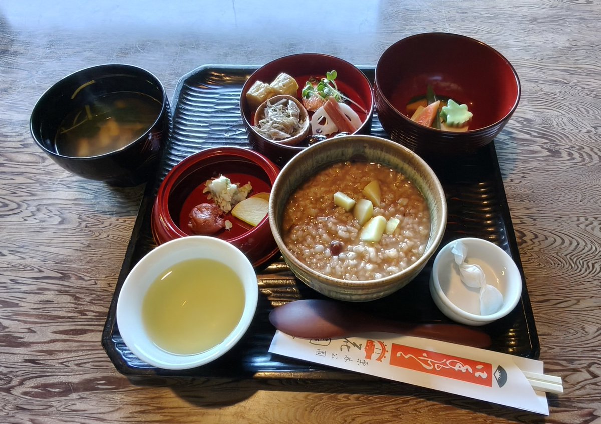 utsurie's tweet photo. 想定外に超快晴、、、💦雨＆曇りはどこ行った？お陰で優雅な朝食を頂けたけど🎶 #栗林公園 #花園亭 #朝食 https://t.co/7htajPCmLx