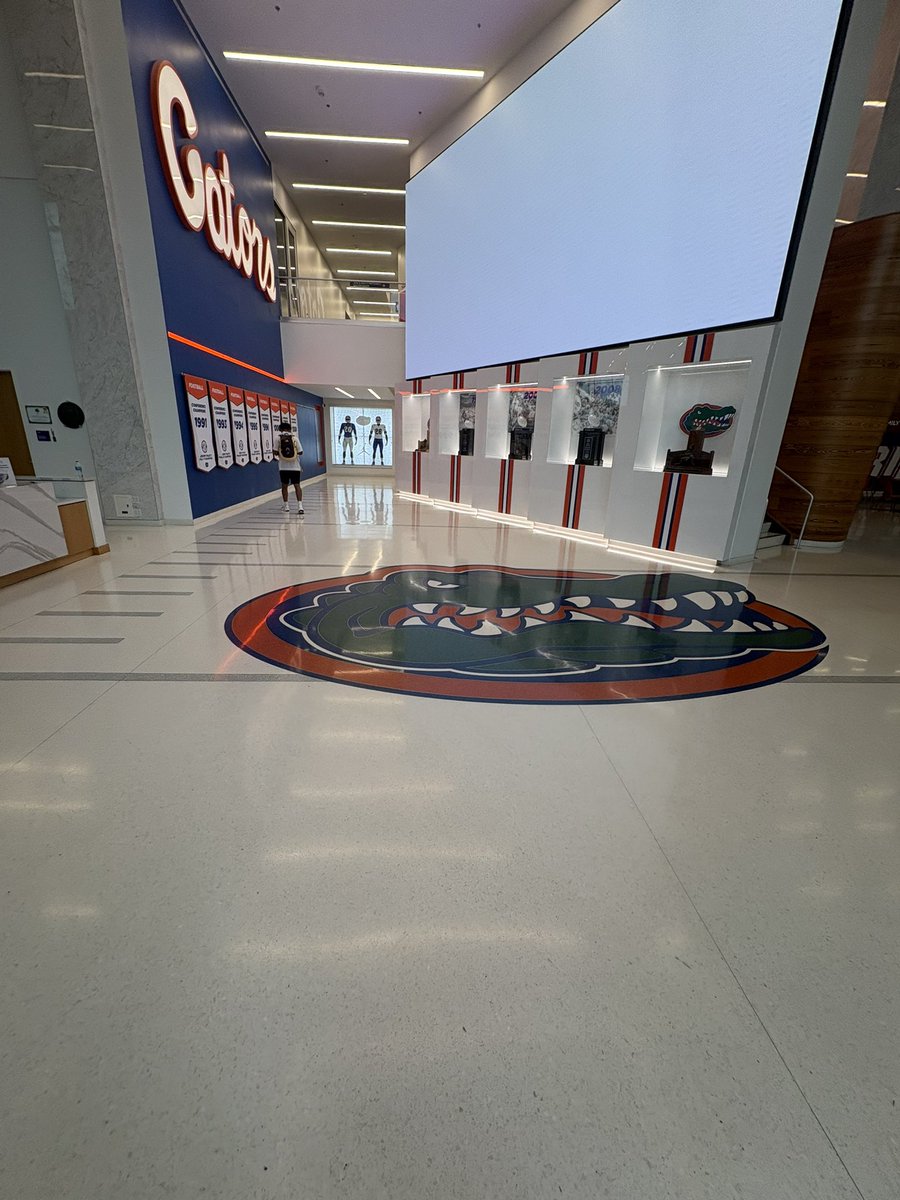 MMalik8555's tweet photo. Great time at the university of Florida 
Malik Muhammad a name to know 
@CoachJonSumrall @CoachWhiteFB
@CoachBamHardmon @CoachGChatman
@GM_DaveCaldwell @katieturner0087 @GatorsFB @ChadSimmons @TomLoy247 https://t.co/klPWEnFYtW