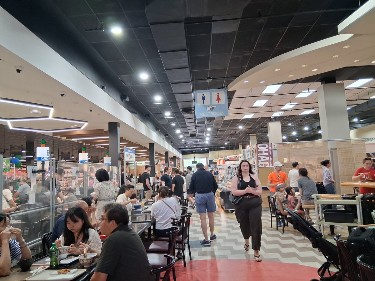 BeddingSay's tweet photo. It was unusually busy at Mitsua( a Japanese Grocery & Market) yesterday.  New food and items piled up every shelf, every booth was filled with customers. Was wondering 🤔 what was it. 
Went home and did a little research, it's the Dragon Boat Festival, Japanese celebrates the same festival but in a slight different way:)
Look at the sticky rice red bean cakes that I got 😋.  They were yummy. Do you want some?
