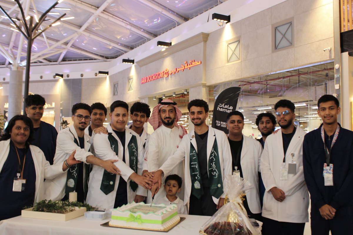 alzahrani_8w's tweet photo. جانب من حفل افتتاح الحملة الصحية التي أقامتها كلية العلوم والمهن الصحية .
 #داوها_بوعي
عن طريقة الاستعمال الآمن للأعشاب والتداوي بها وكيفية استخدامها .

شكرًا لكل من بذل جهدًا حتى تخرج الحملة بهذه الصورة البهيّة . https://t.co/cOLqHNAfqa