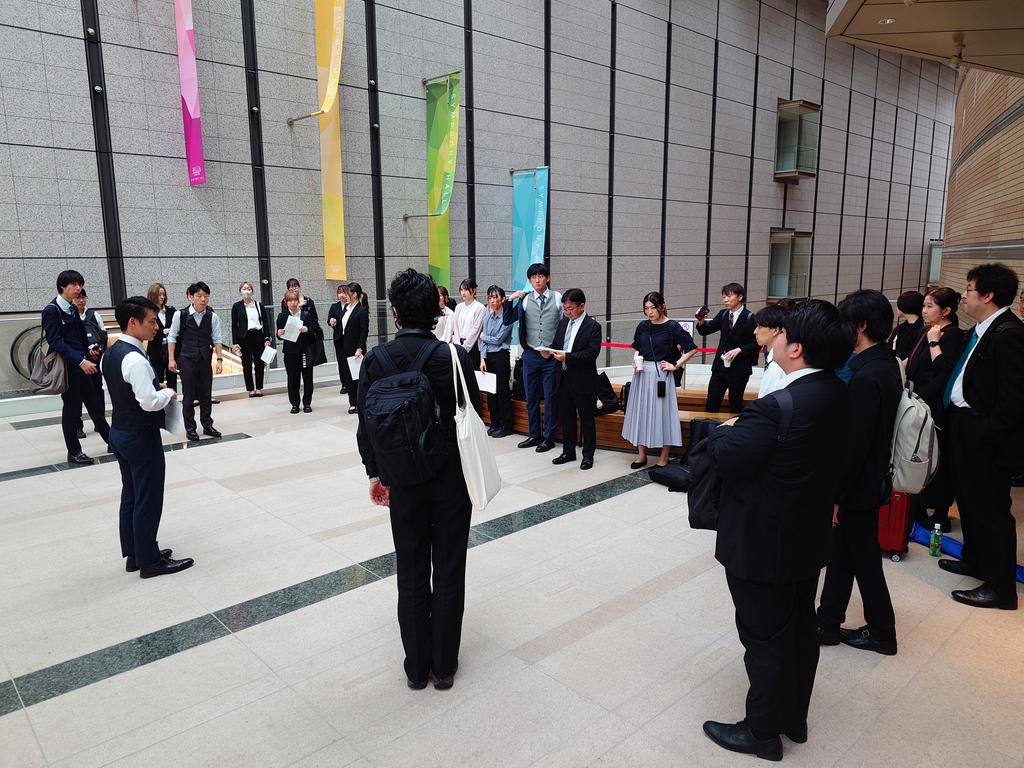 kawasakichorus's tweet photo. ＊ミューザ川崎市民合唱祭＊

2日目も準備スタートです！

昨日の雨模様から一転、今日は午後から晴れ間もでそうな天気です🌞暑さ対策をして、会場までお越しいただければと思います。
ご来場＆ご出演の皆様で、素敵な合唱祭にしていきましょう✨

昨日の様子はリポストからどうぞ！

#MUZA合唱祭2026 https://t.co/zVEJVYIeBk