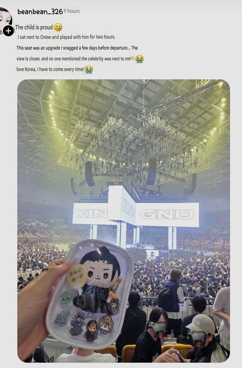 geminids_night's tweet photo. 📝 260620 킹누콘서트 온유 셀피인증샷 바로옆분 후기

온유씨 바로 옆에 앉아서 2시간동안 공연 보셨고
저 자리는 업그레이드석이었다고 ㅇㅇ
아무도 자기 옆에 연예인이 앉아있다고 얘기를 안해줘서
온유씨 인증샷에 나온 본인 인형샷보고 알게되신ㅋㅋㅋㅋ
동생이 바로 옆에 같이 봤는데 잘생긴 사람이 옆이라서 행복하다고 생각했다곸ㅋㅋ

인형이랑 인증샷 먼저 찍고 계셨고 그 뒤에 옆의 분도 셀피 찍는거 봤다구ㅋㅅㅋ
(네, 그게 바로 샤이니 온유 ^▽^

https://t.co/URla3TDD5M

#온유 #진기 #onew #이진기
#샤이니 #SHINee