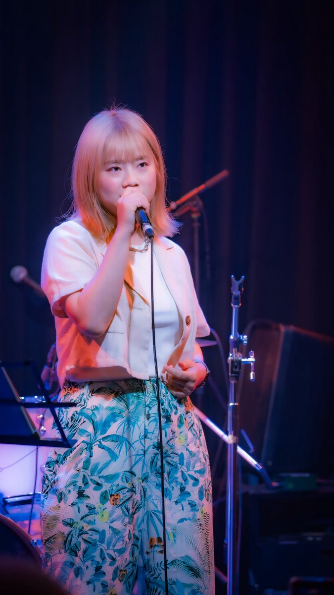 Myn_rainbow's tweet photo. 本日は溝の口劇場にてcoverライブでした🩵
ご来場いただきありがとうございました😊

本日たくさんの方にご来場いただき本当嬉しかったです😭遠方からのお客さまもいらっしゃいました😭感謝しかありません😭
ありがとうございました😊

グッズ販売、終演後バタバタしてしまいました。お詫び申し上げます🙇‍♀️
最後ご挨拶できなかった皆さまも本当に申し訳ございません😭またお話し出来ればと思っております🥹

そして…

えんちゃんと何億光年ぶりに一緒に演奏させていただき少し緊張しました🫨

最後に歌わせていただきました、「always」
この曲はえんちゃんが作曲した曲です。
まさかの二人で演奏できるとは思ってもおりませんでした！

「always」は20代前半の時に出来た曲。
あれから色々とありながらも歌い続け、今ではMayunaファンの中では人気の曲になってました🥰

あのあと、ここまで人気曲になると思わなかったよねぇ！と話してました😂

えんちゃんにはこの曲を生み出してくれて感謝🥲ありがとう。

そして温かく見て聴いてくださった皆さまありがとうございました🥰🙌

また見に来てくださると嬉しいです☺️
