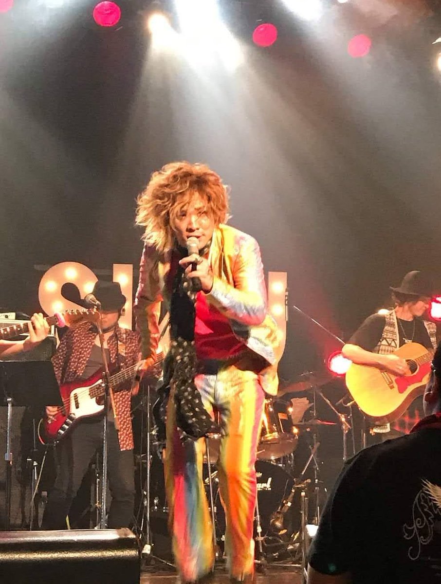 donvolcan's tweet photo. だんだんステージモードになってきた！戻ってきた！！音楽が好きで楽しくて仕方なくて、とてつもない情熱で、経験してしまったが故のああこれは売れないだろなという体感。しかし間違い無い。 https://t.co/3XssByPFJr