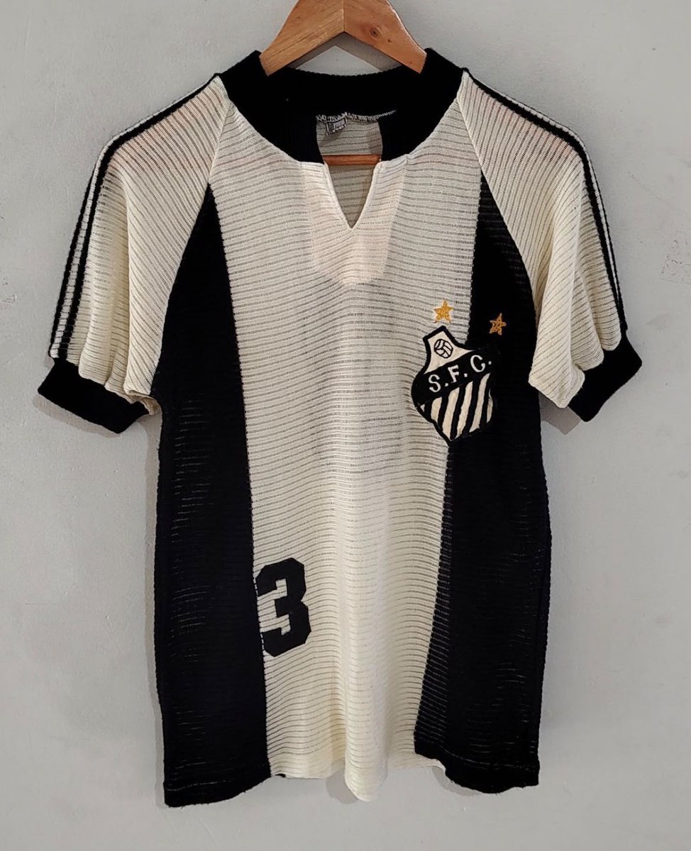 WAVVEBLACK's tweet photo. @assophis Olá amigo, gostaria de mais uma ajuda. Esse modelo em específico, por conta do número frontal, foi usado pelo basquete ou vôlei?
Acredito que o futebol não usasse número frontal nessa época https://t.co/tuLKI5toIr
