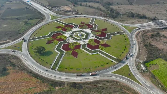 Nagpur_Vidarbha's tweet photo. #Nagpur #Mumbai #SamruddhiExpressway
🚀 The State government has decided to entrust the responsibility of the greenery project along the Samruddhi Mahamarg to the Forest Department.
A Memorandum of Understanding (MoU) has been Signed in this regard.
https://t.co/TyoLWAN9PP https://t.co/SSKwidVQLc