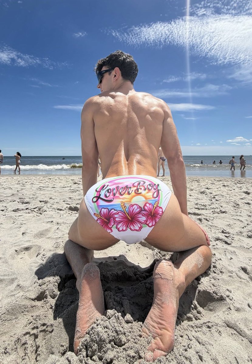 h0nkytonkhooker's tweet photo. lover boy 🌺 https://t.co/TB1qqlaMqt