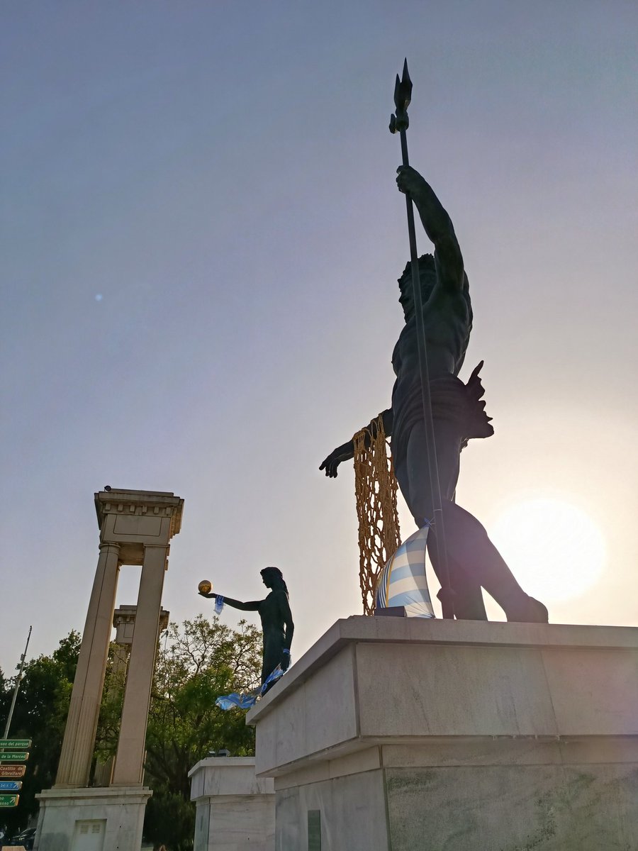 vpecas13's tweet photo. Málaga 
Como hace más de 2.000 años ha ofrendado a sus dioses para conseguir el ascenso a primera división ....
Enhorabuena a todos https://t.co/tIaCQ6DjbY