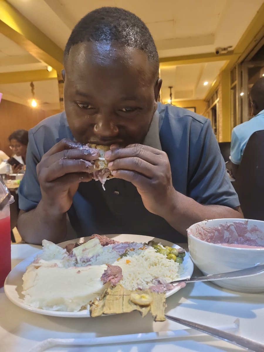 katoyusuf966's tweet photo. She said she would cover the date cost if I use my hands to eat🙌 https://t.co/7TvFoZ0m2U