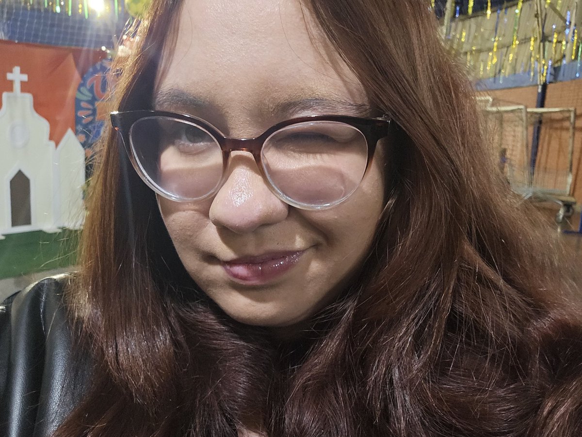 lestallica's tweet photo. tomando caipirinha, comendo cachorro quente e vendo o jogo da costa do marfim com o pai da minha amiga na festa junina https://t.co/SHXbrDhiTE