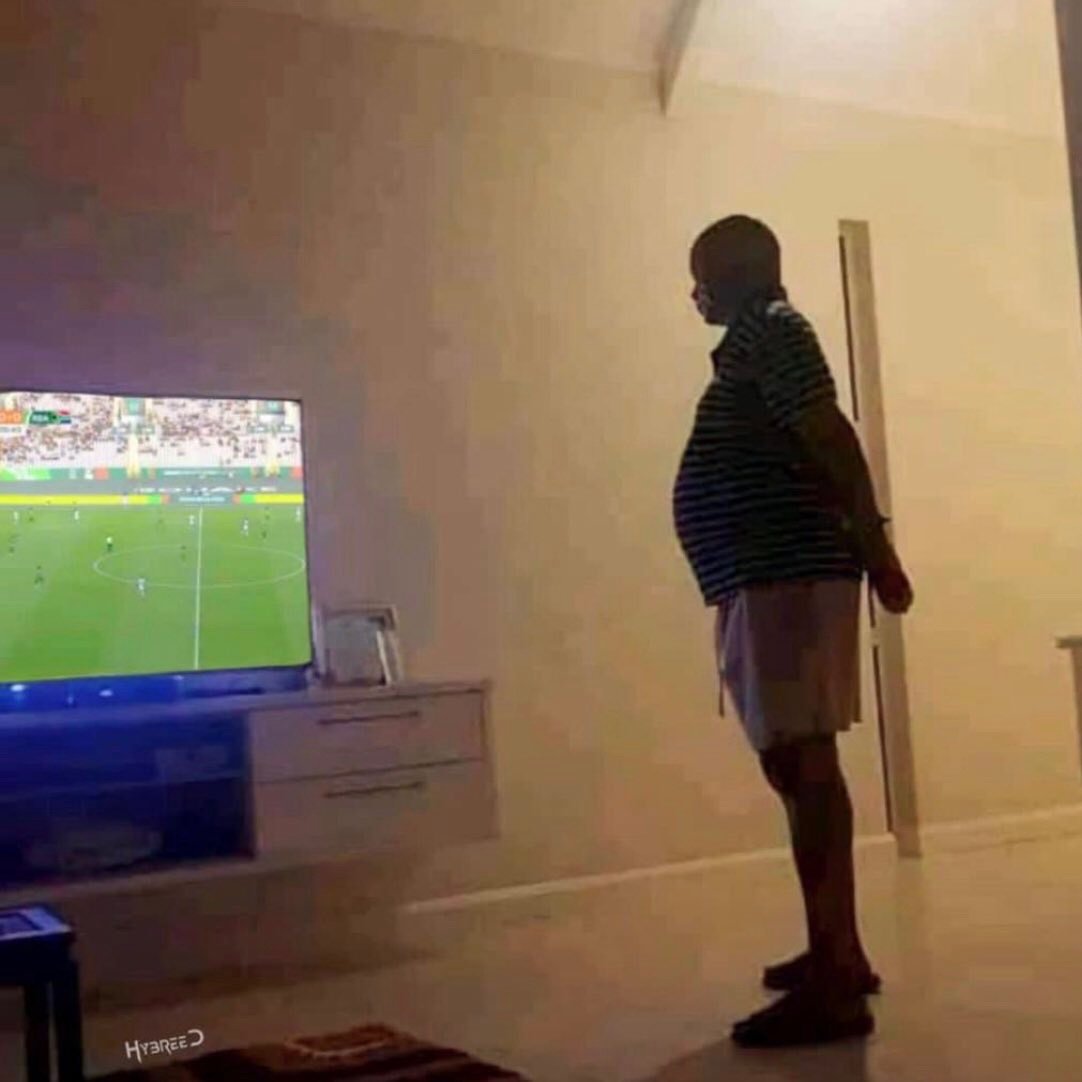 chillwingz's tweet photo. wtf is ivory coast doing now.. https://t.co/BkL70K3gSa