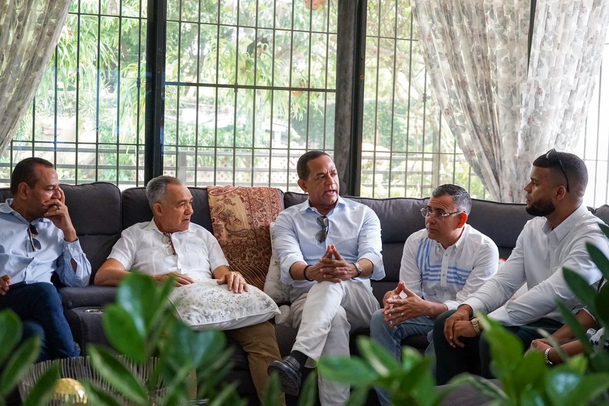 JSocialDO's tweet photo. Este sábado iniciamos la jornada temprano con un desayuno en el municipio de Esperanza, celebrado en la residencia del empresario Leonardo Espinal. https://t.co/d8UwcV0an4