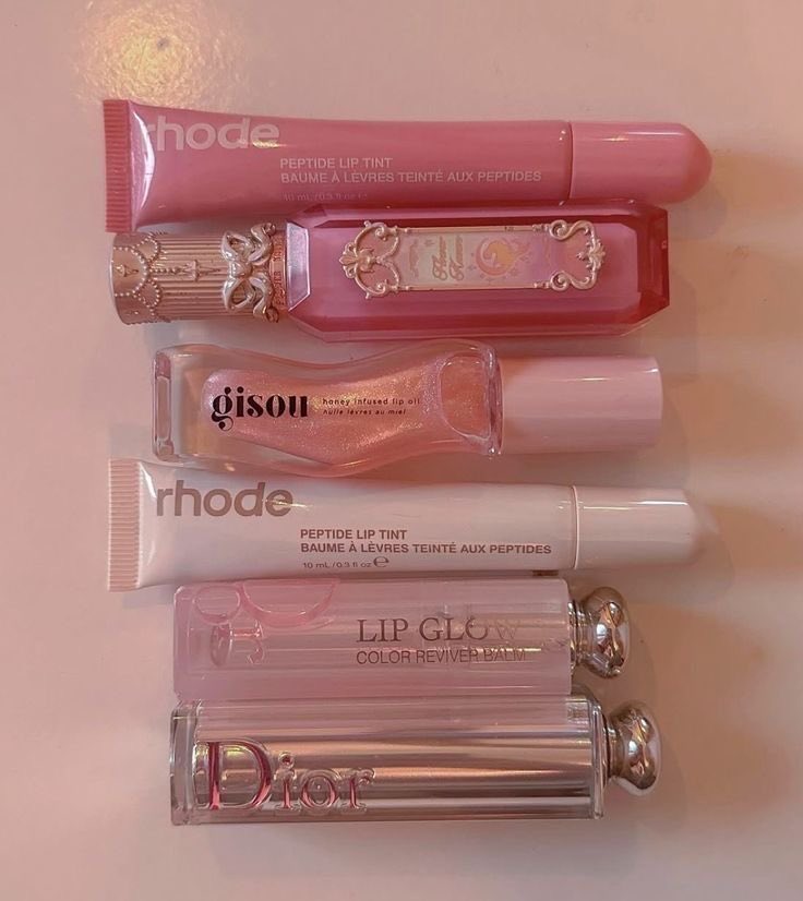 PinkPrivilege5's tweet photo. Lip tint &amp; glow dreams 💖✨ https://t.co/8DvFoIJ1XU