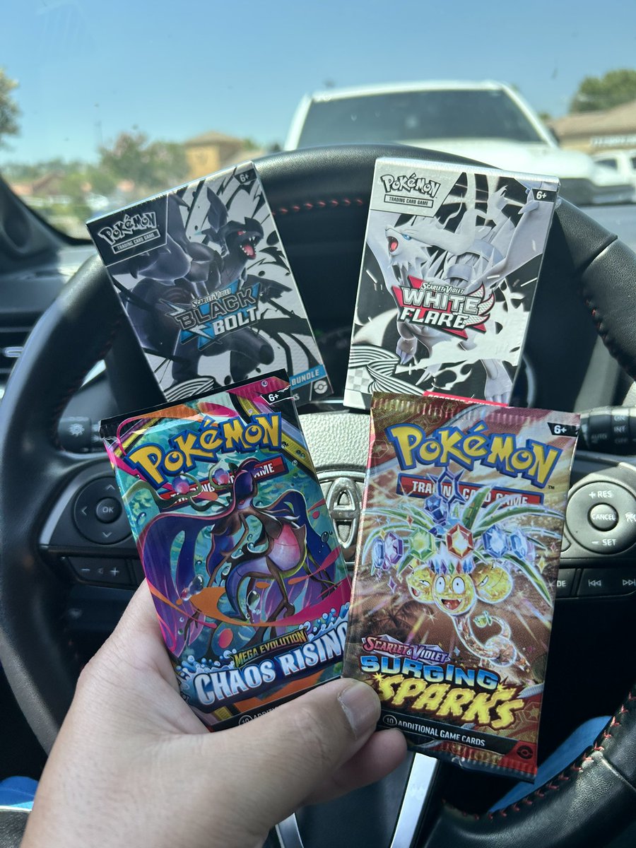 PrimeShikkusu's tweet photo. bro got lucky at the vons pokemon vending machine 😂
Scalpers behind me keeps saying congrants goodjob 😭 https://t.co/KnFPQyAxaF
