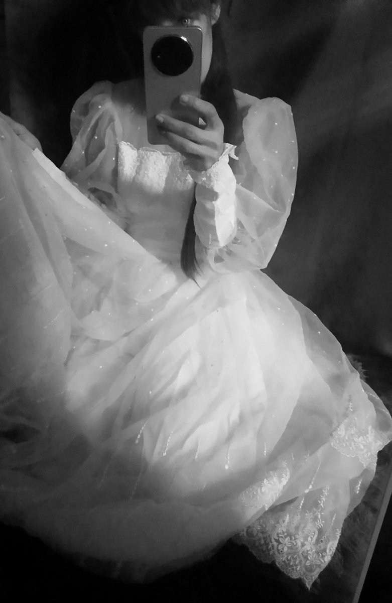 paolasoaleaens's tweet photo. X-No te vayas a ilusionar.
Yo:
#history #random #corpsebride https://t.co/sjKLGIIFyo