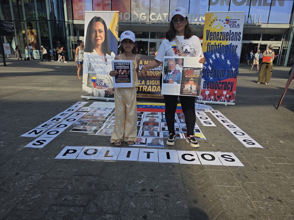 Quelwys's tweet photo. Venezuelans came together to raise awareness and stand for freedom,justice and human rights @NGFoundationNL was honored to contribute to this initiative through the dedication and commitment of one of our volunteers,who helped coordinate our participation #Venezuela #Freedom https://t.co/5jMGiKq0pb