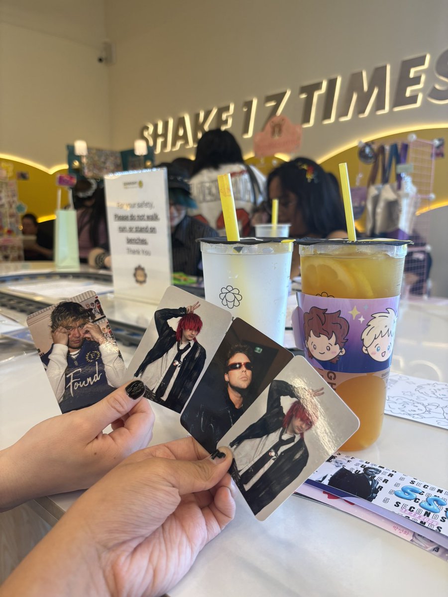livlaughmgc's tweet photo. dan and phil event turned 5SOSMAXXING https://t.co/31Bt0SJAgC