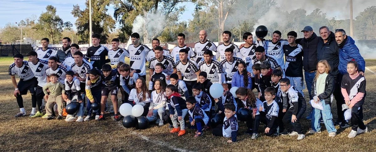 tvflorida's tweet photo. Barrio Viña vuelve a primera división.
El equipo sarandiense goleó 7-0 a Independencia y se coronó campeón de la Divisional B de Florida. 
📷 Gentileza Amilcar Caula. https://t.co/2kPYjk5mQP