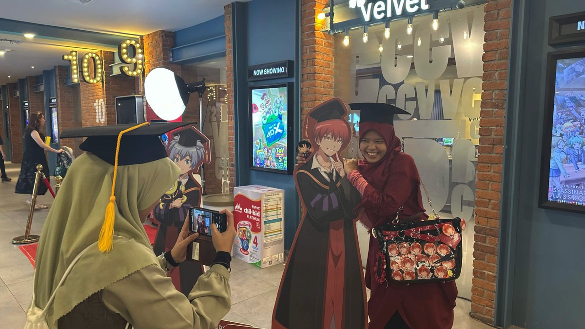 muse_indonesia's tweet photo. Assassination Classroom the Movie: Our Time Graduation Screening resmi berakhir kemarin.

SELAMAT ATAS KELULUSAN S2-NYA DI FAN SCREENING KEMARIN! 🥳🎓 https://t.co/OVcu9rsbqH