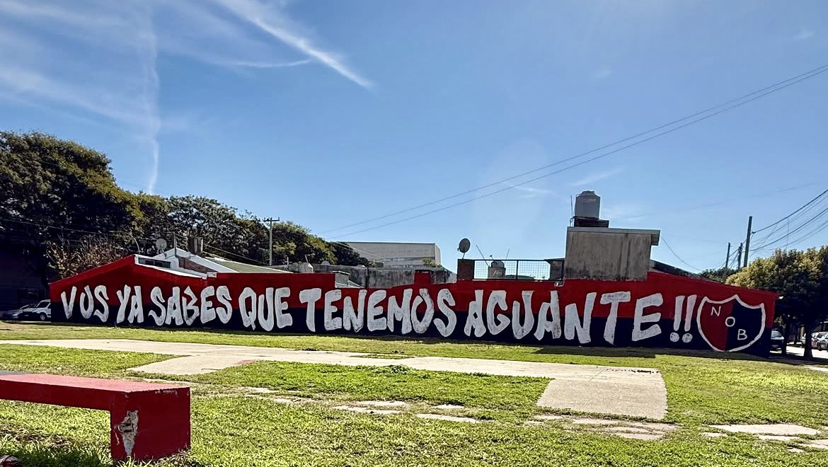 enemigodelsilen's tweet photo. Zona sur bien leprosa, como toda la vida.

Y con el escudo noventero, pura esencia rojinegra. https://t.co/3epHV8kulF