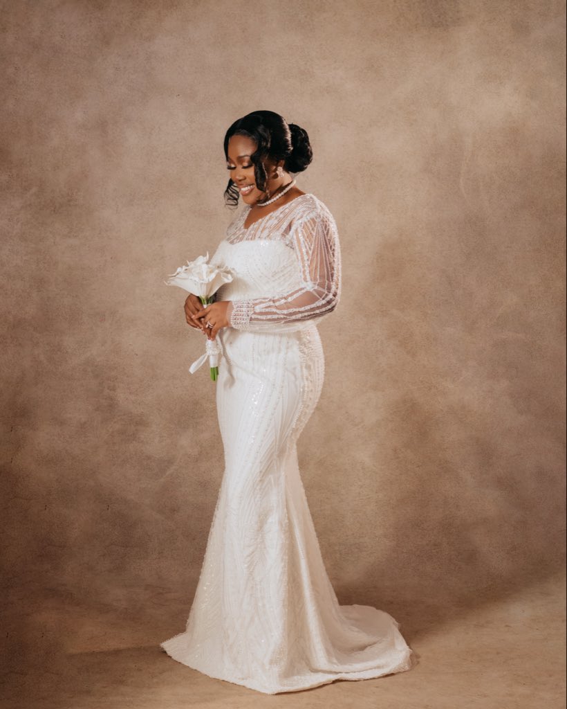 Tomithecreative's tweet photo. I did it 🥹.

There were moments of stress, moments of doubt, and moments I wondered if I could pull it off.

But on my wedding day, standing in this dress, I knew all the stress was worth it. https://t.co/hbvLN1JoIQ