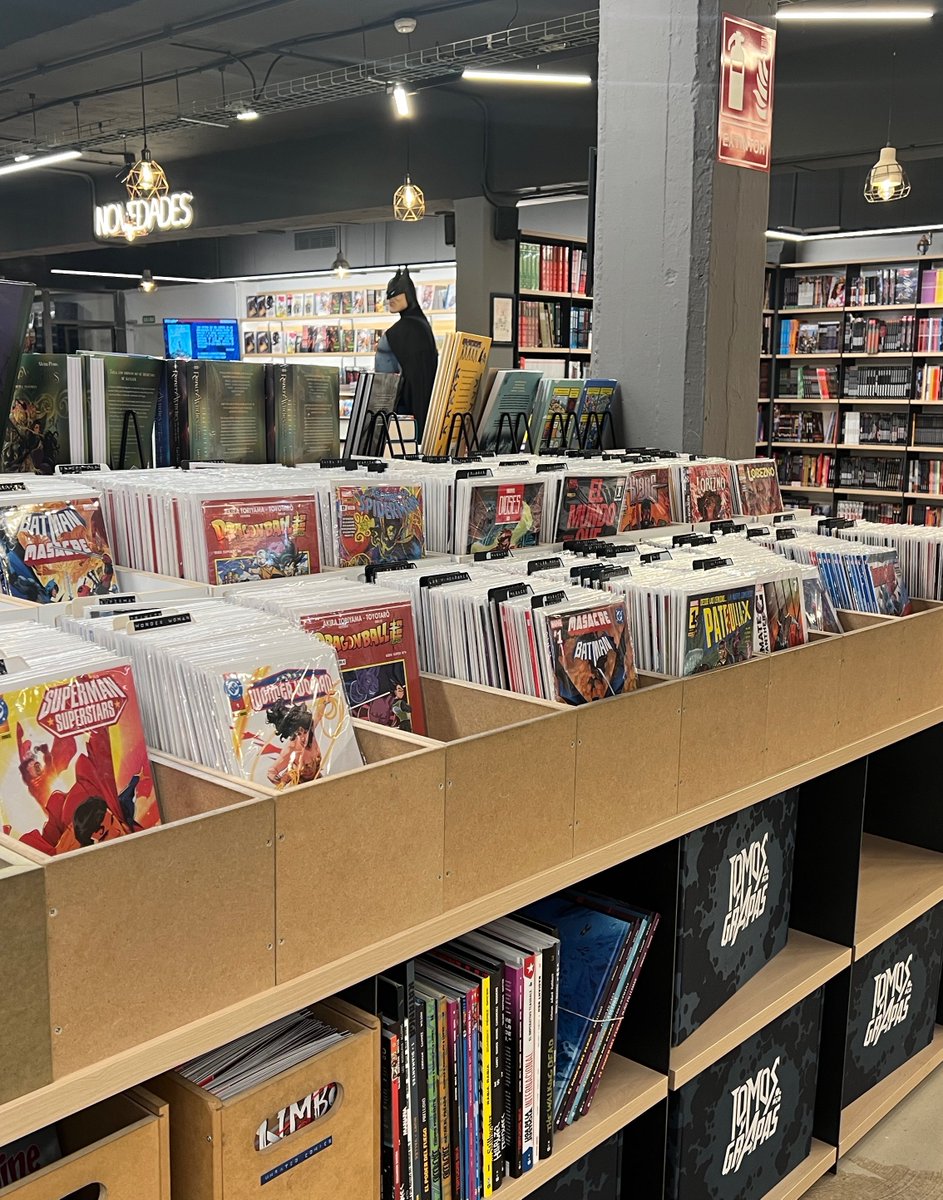 starrygwens's tweet photo. I went to the comic store today https://t.co/ol6IdZejcf