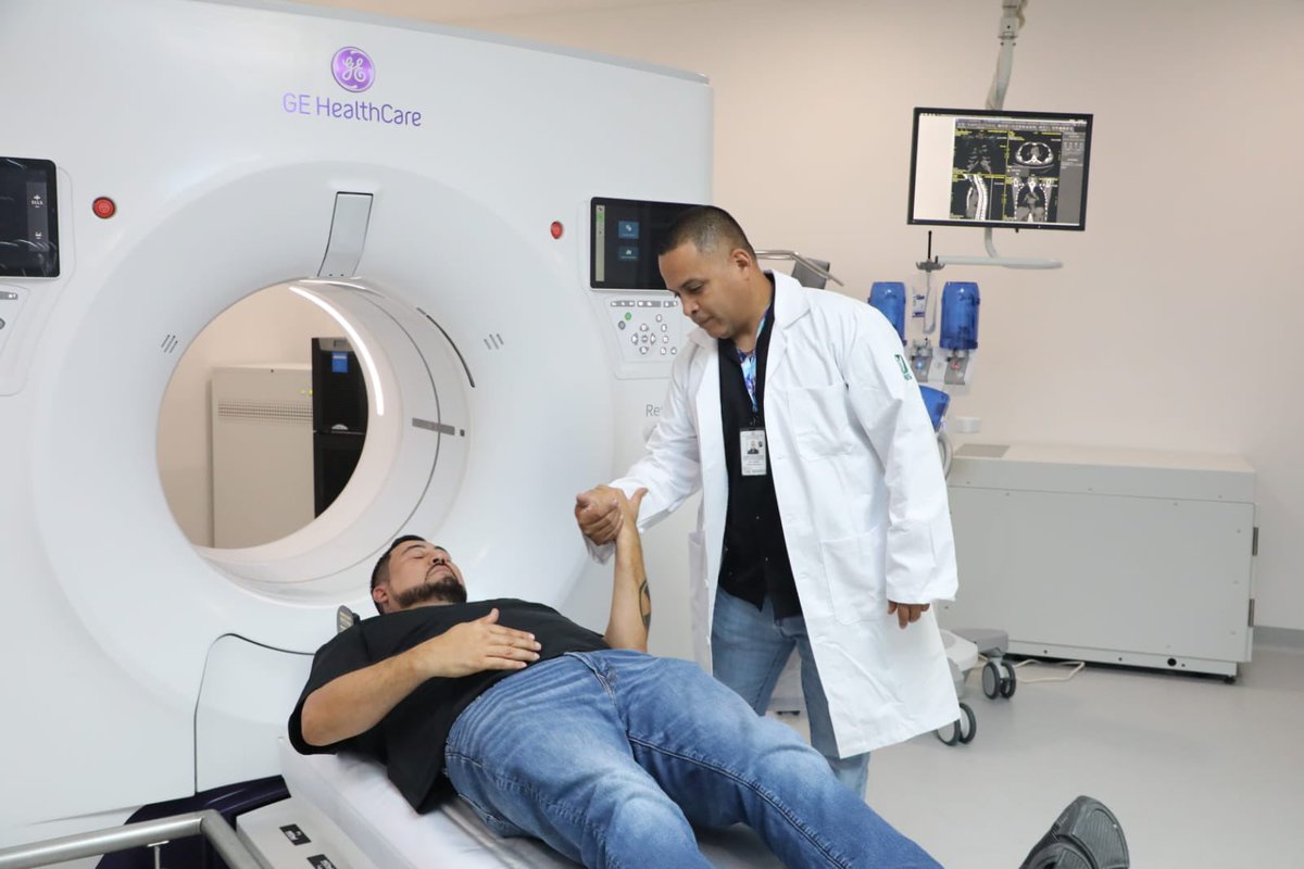zoerobledo's tweet photo. 🔔 Llegamos a Mexicali con buenas noticias: inauguramos el nuevo tomógrafo de alta resolución en el Hospital General Regional No. 30 de @Tu_IMSS.

Este nuevo tomógrafo de 256 cortes permite obtener imágenes de alta precisión y ajustar la dosis de radiación a cada paciente, de acuerdo con sus características y su padecimiento, lo que mejora la seguridad y la calidad de los estudios y del tratamiento. 

Con tecnología de punta seguimos avanzando en la modernización del Seguro Social en todo el país, para brindar una atención más oportuna, resolutiva y de mayor calidad a nuestra derechohabiencia. 🦅