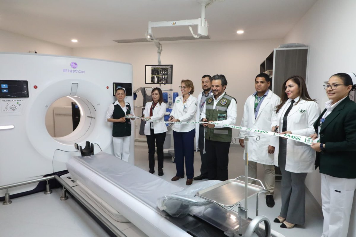 zoerobledo's tweet photo. 🔔 Llegamos a Mexicali con buenas noticias: inauguramos el nuevo tomógrafo de alta resolución en el Hospital General Regional No. 30 de @Tu_IMSS.

Este nuevo tomógrafo de 256 cortes permite obtener imágenes de alta precisión y ajustar la dosis de radiación a cada paciente, de acuerdo con sus características y su padecimiento, lo que mejora la seguridad y la calidad de los estudios y del tratamiento. 

Con tecnología de punta seguimos avanzando en la modernización del Seguro Social en todo el país, para brindar una atención más oportuna, resolutiva y de mayor calidad a nuestra derechohabiencia. 🦅