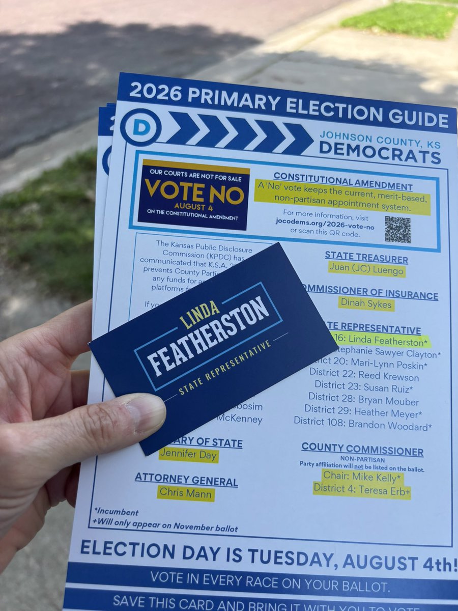 Linda4Kansas's tweet photo. It’s always a good day to get out and talk to my neighbors! #ksleg https://t.co/tihbhf47jl