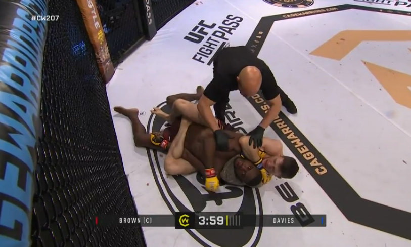 Grabaka_Hitman's tweet photo. Ieuan Davies just went out there in choked Omiel Brown to SLEEP in 1 minute to claim the Cage Warriors Lightweight title. Still undefeated. Crazy https://t.co/vhTAcWPe43