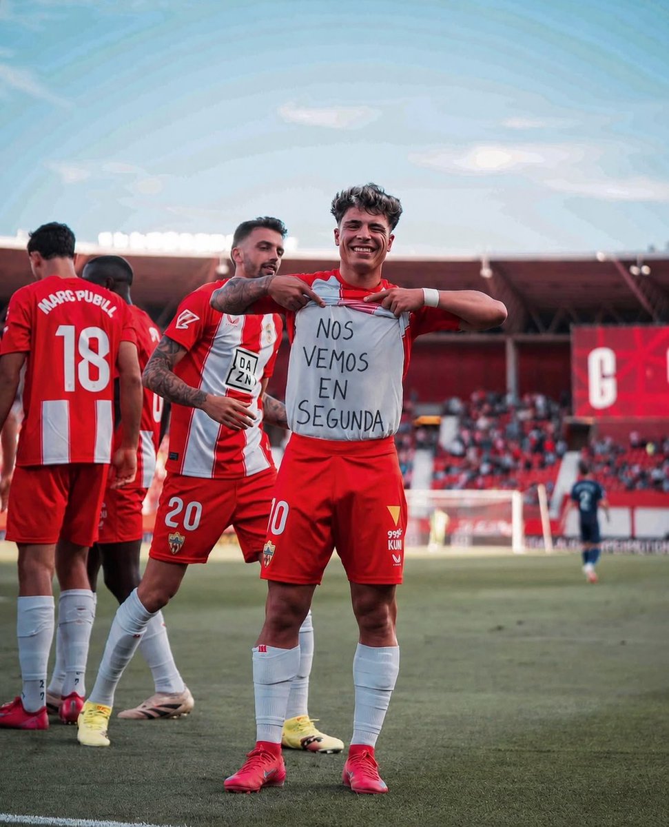 jugoay's tweet photo. @nicomr_ el bocachancla del @U_D_Almeria. A la próxima aprenderás a respetar a tu rival. Te esperamos en Castalia! https://t.co/izF6SsxKN3