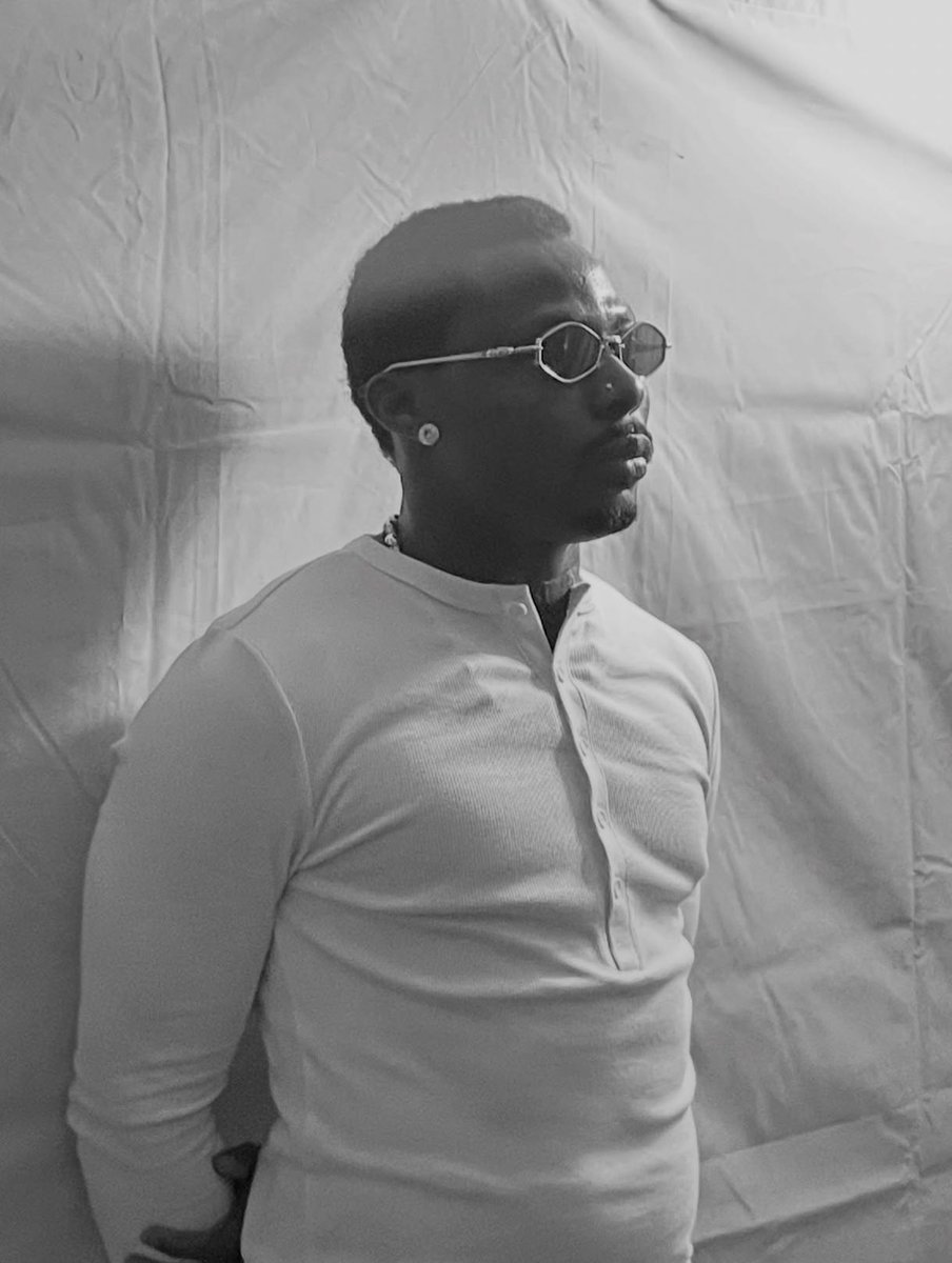 gemininiiii's tweet photo. I Stan the biggest artist in Africa https://t.co/HOOdj4OrMF
