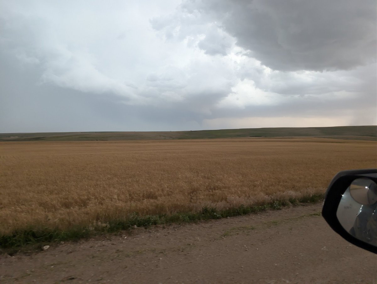 DFWStormChasing's tweet photo. @NWSGoodland just had a tornado looking Southeast from 39.993342,-101.201818 https://t.co/5q9KOGAZ29