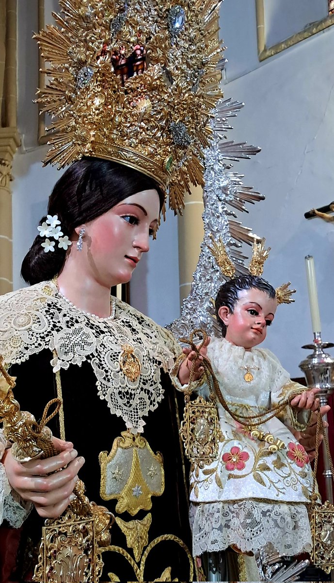 AlmaSevillana68's tweet photo. Espléndido regreso de Nuestra Señora del Carmen de San Gil tras su restauración. 
Luz carmelita. 
@Hdad_CarmenSGil 
#Sevillahoy https://t.co/7nVEK1Q6Zm