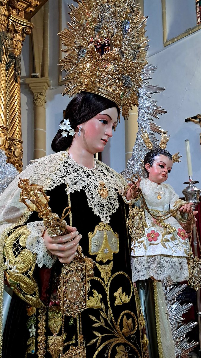 AlmaSevillana68's tweet photo. Espléndido regreso de Nuestra Señora del Carmen de San Gil tras su restauración. 
Luz carmelita. 
@Hdad_CarmenSGil 
#Sevillahoy https://t.co/7nVEK1Q6Zm