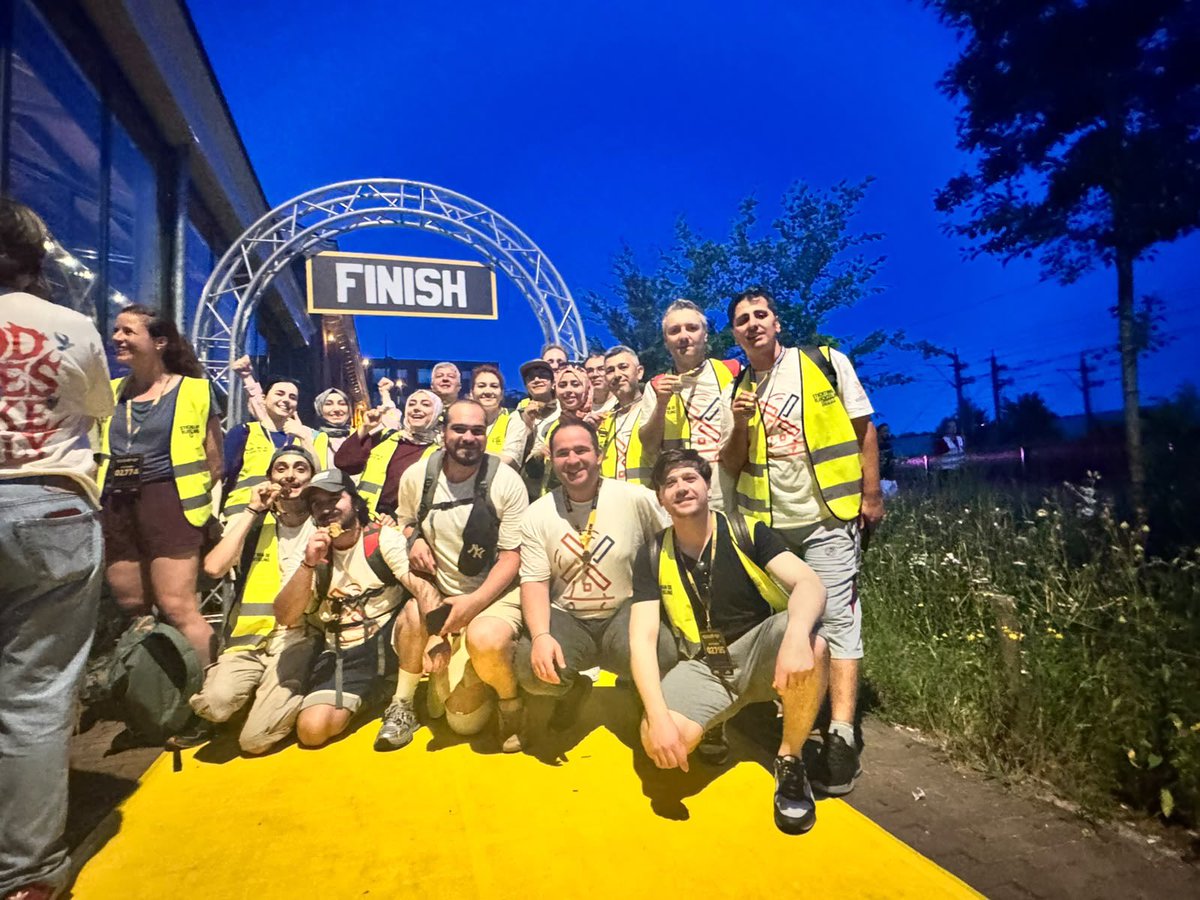 NieuweNederlan1's tweet photo. Duizenden mensen liepen tijdens de Nacht van de Vluchteling in Nederland routes van 10 tot 50 kilometer om solidariteit te tonen met mensen die door oorlog, onderdrukking en armoede moesten vluchten.
https://t.co/e5AYYZfixk https://t.co/QmUJLwbQLt