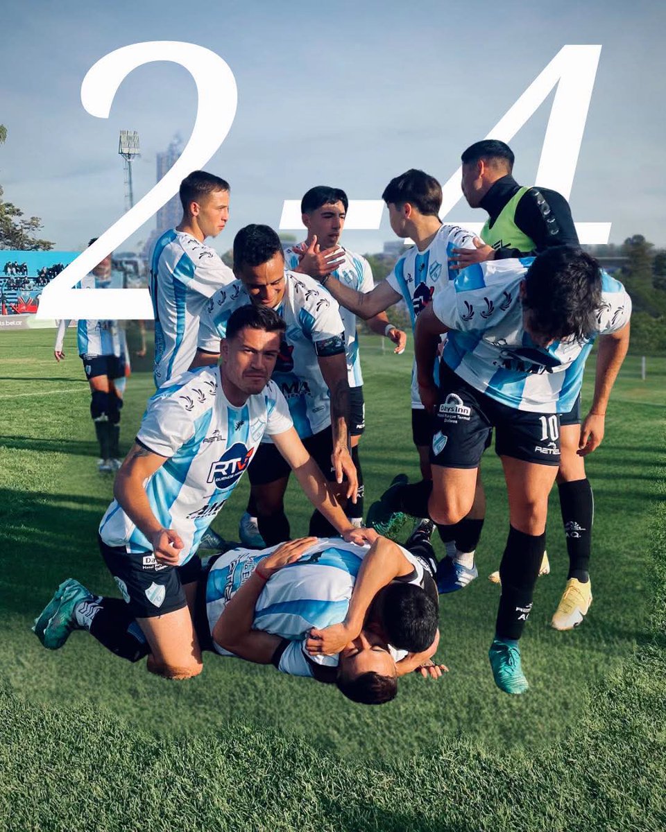 TiempoDeportiv8's tweet photo. 🟦⬜ ¡Triunfazo del Maté!
Argentino de Quilmes venció 4-2 a Brown de Adrogué en el Lorenzo Arandilla con goles de Guzmán, Martínez y Peña. Tres puntos clave para seguir prendido. ⚽🔥
#PrimeraB #ArgentinoDeQuilmes #ElMate https://t.co/N8A0sbLtuC